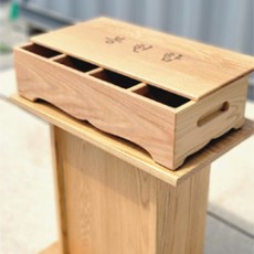 레드오크봉헌함과 받침대